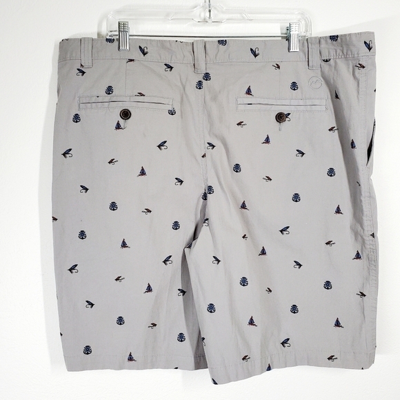 MAGELLAN OUTDOORS SET OF 2 FISHING MOTIF SHORTS - Picture 5 of 15